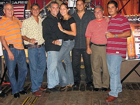 Mike Dones, Jamie, Simri Dones & Family 2 - Cracker House